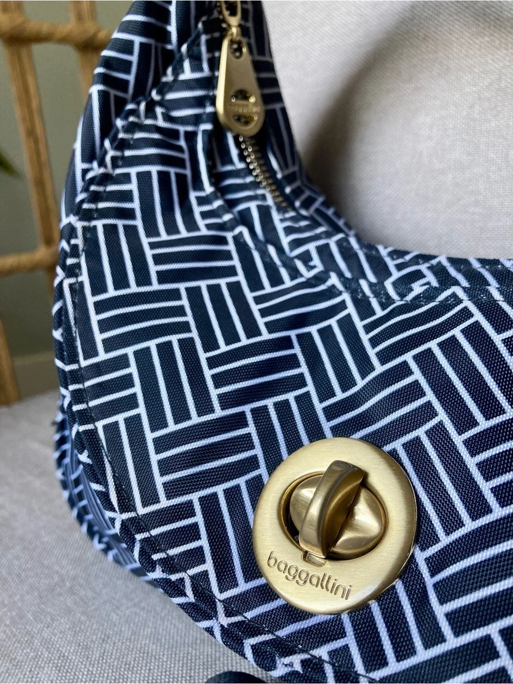 Baggallini Navy Geometric Print Crossbody Shoulder Bag Lightweight Travel Purse